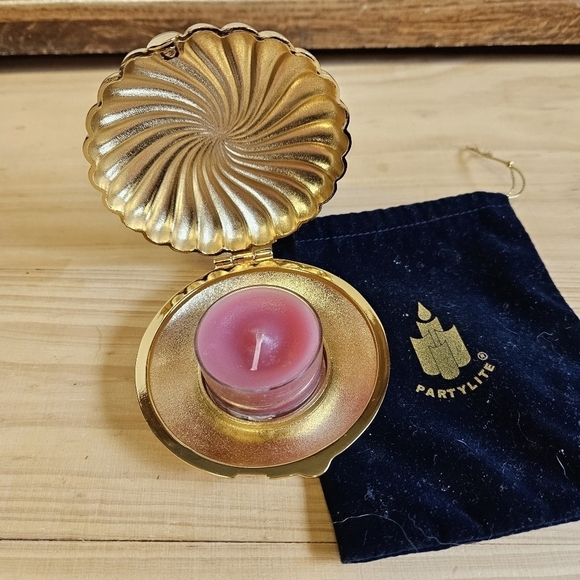 Gold-tone Partylite Clam Travel Tealight Holder Case - Picture 3 of 7